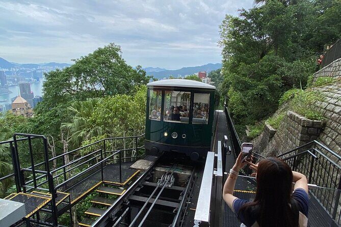 Hong Kong Peak Tram with Tour Guide/Skip the line/Fastlane - Hong Kong Peak Tram with Tour Guide: A Practical and Authentic Experience