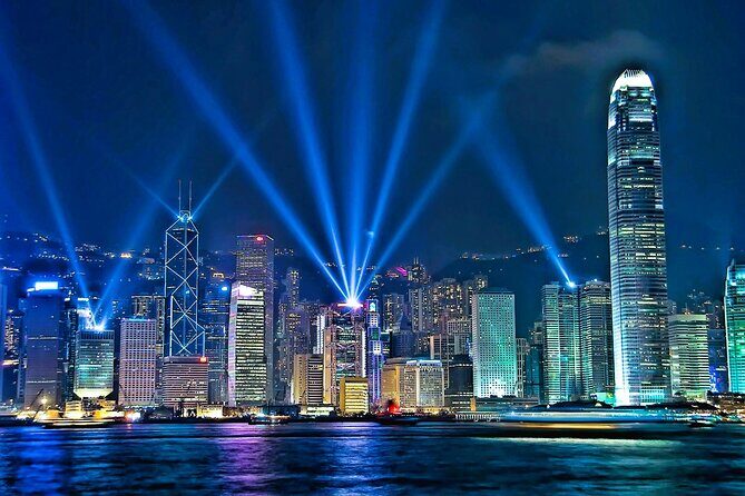 Hong Kong Private Night : Yacht + Dinner + Lights Show (15pax) - Key Points