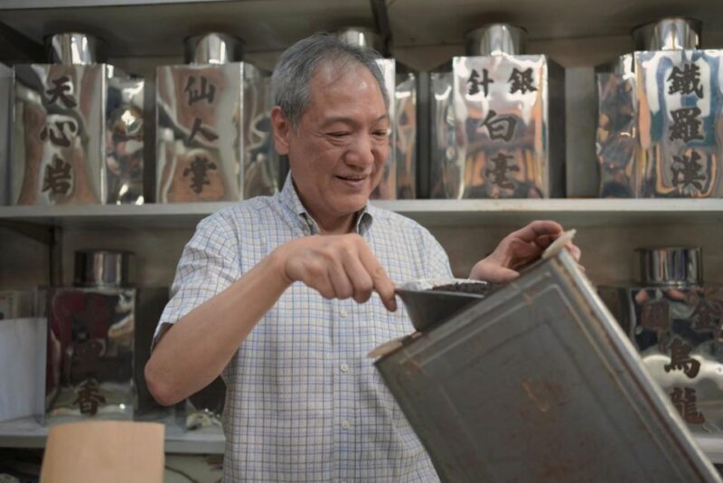 Hong Kong Street Food Tour with Locals - Dim Sum, Wonton - Introduction: A Tasty Way to Explore Hong Kong