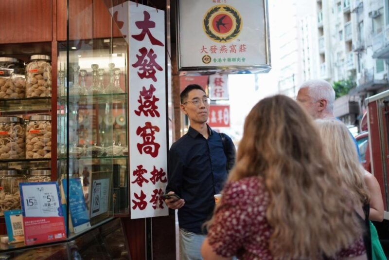 Hong Kong Street Food Tour with Locals - Dim Sum, Wonton - The Guides: Knowledge and Personality Matter