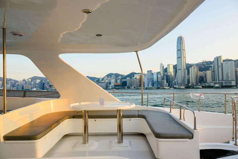 hong-kong-victoria-harbour-evening-cruise-with-free-drinks