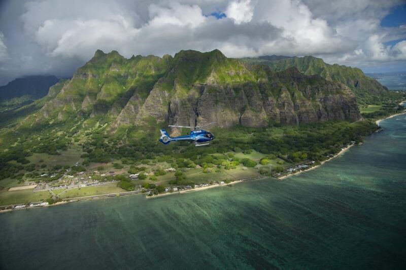 honolulu-blue-skies-of-oahu-helicopter-tour
