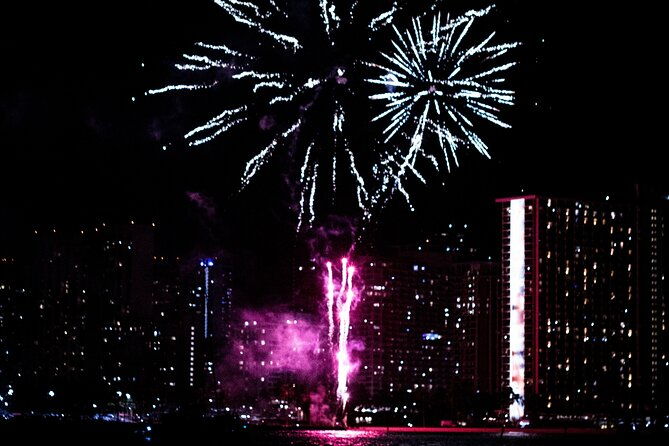 honolulu-byob-fireworks-boat-cruise-2