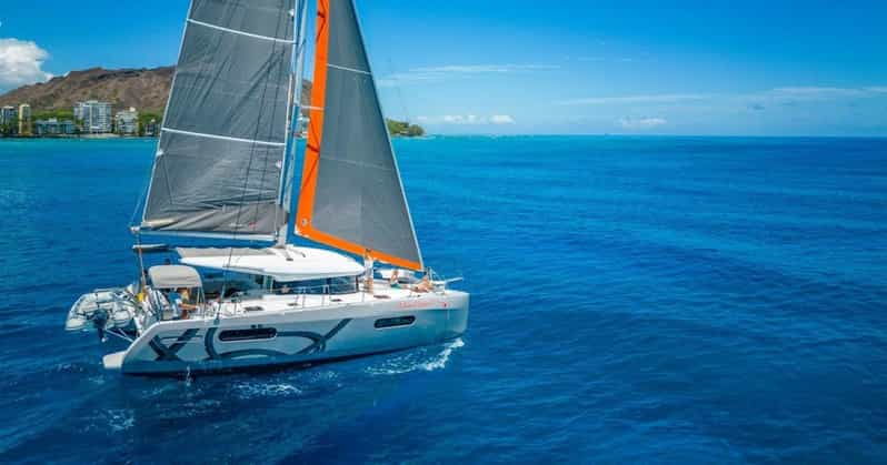 honolulu-island-jewel-luxury-catamaran-charter