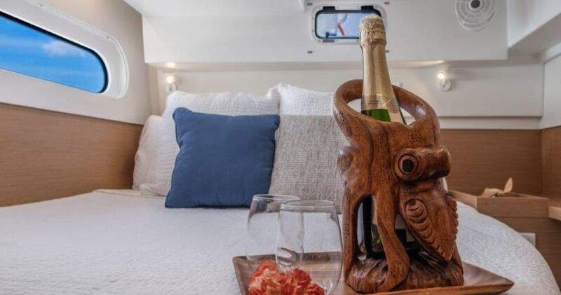 honolulu-island-jewel-luxury-catamaran-charter