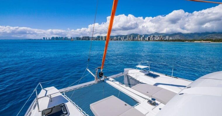 honolulu-island-jewel-luxury-catamaran-charter