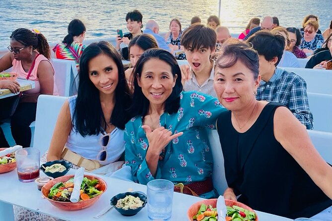 honolulu-sunset-friday-fireworks-dinner-cruise