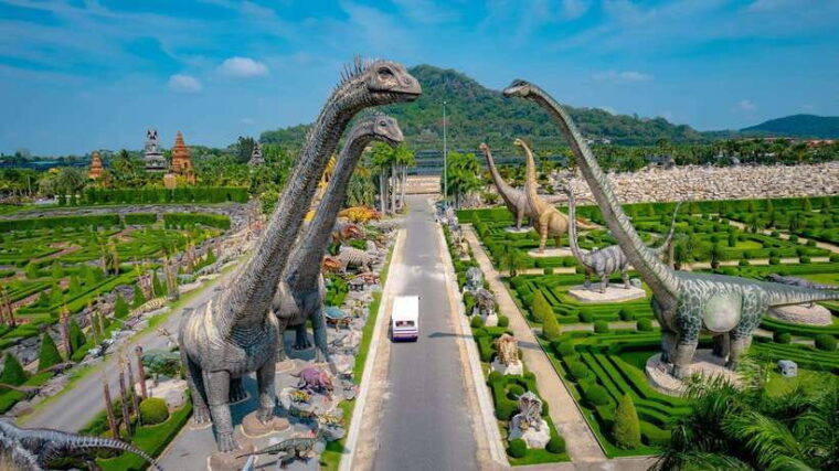 hop-on-hop-off-bus-tours-and-nongnooch-pattaya-combo