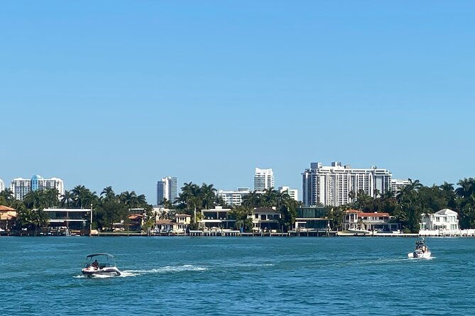 hop-on-hop-off-cruise-ticket-in-bayside-and-south-beach-in-miami