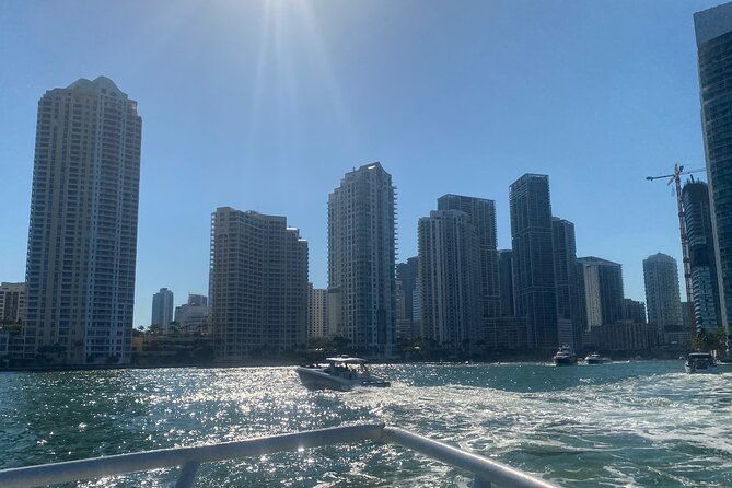 hop-on-hop-off-cruise-ticket-in-bayside-and-south-beach-in-miami
