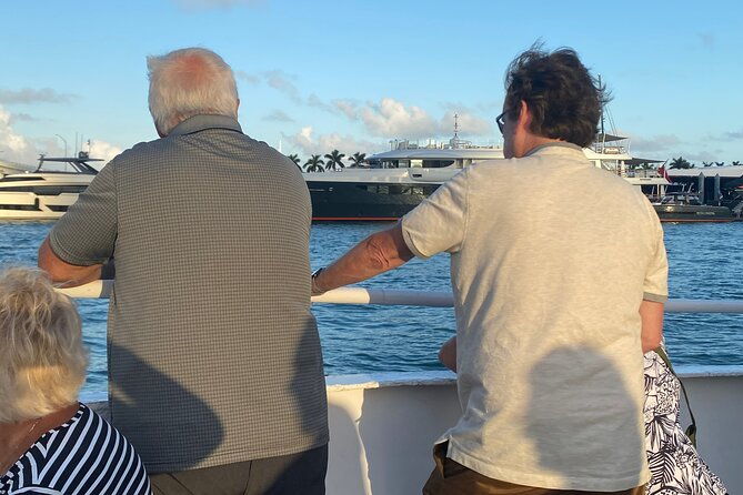 hop-on-hop-off-cruise-ticket-in-bayside-and-south-beach-in-miami