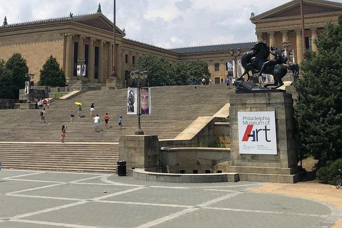 hop-on-hop-off-double-decker-bus-tour-of-philadelphia