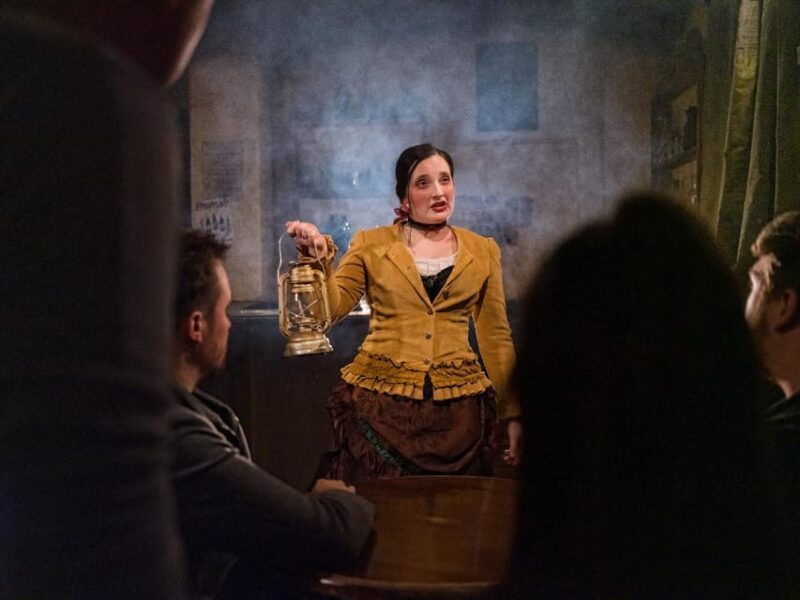 hop-on-hop-off-london-bus-tour-the-london-dungeon