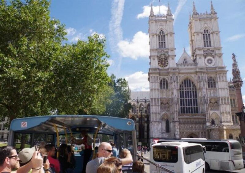 hop-on-hop-off-london-bus-tour-westminster-abbey