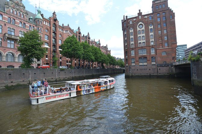 hop-on-hop-off-on-the-water-with-the-maritime-circle-line-in-hamburg