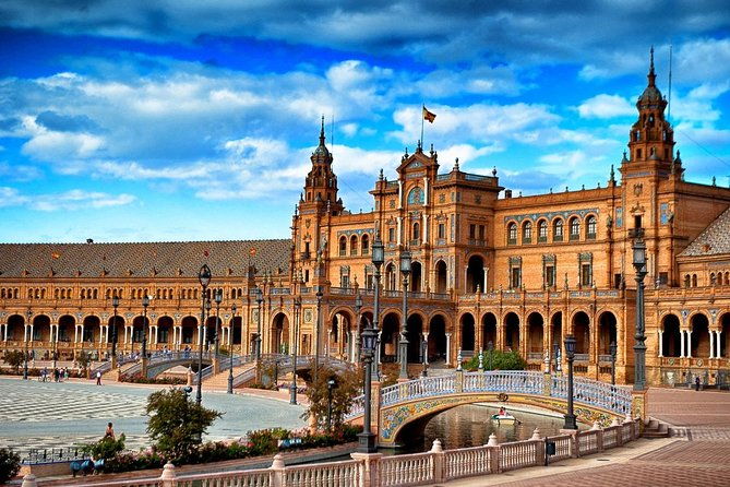 horse-and-carriage-sightseeing-tour-in-seville