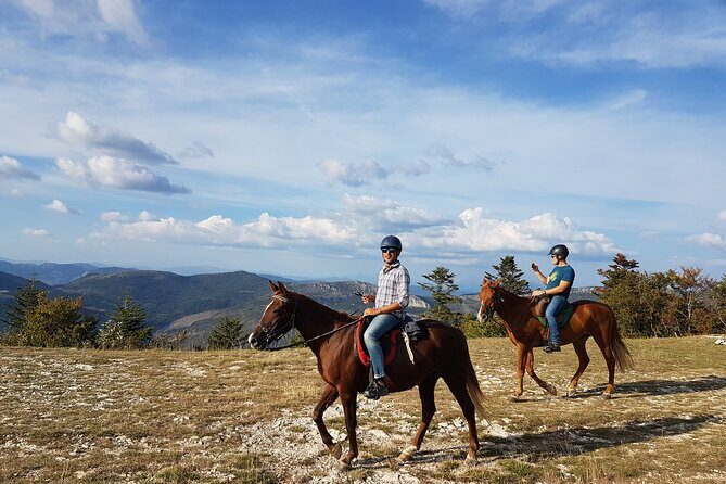 Horse ride in Haute Provence Luberon and Forcalquier - Authenticity and Personal Touch