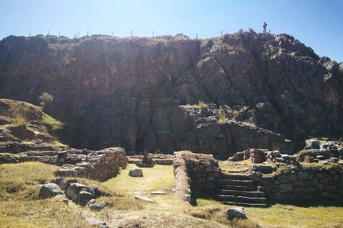 horse-riding-chacan-mountain-and-temple-of-the-moon