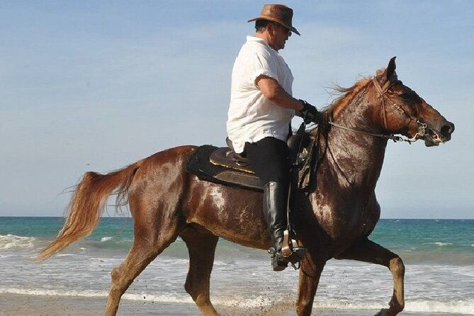horse-riding-experience-through-el-limon-beach