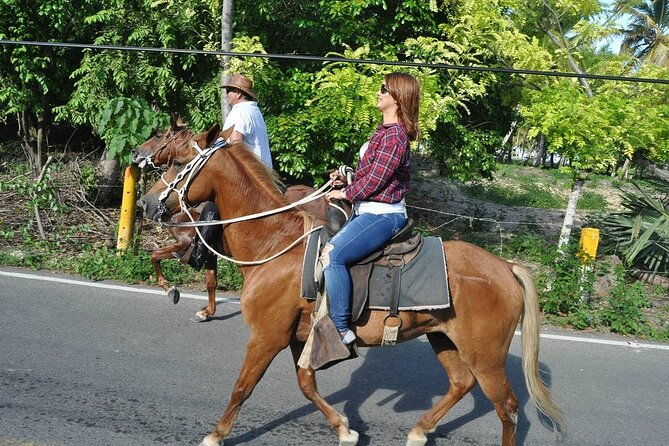 horse-riding-experience-through-el-limon-beach
