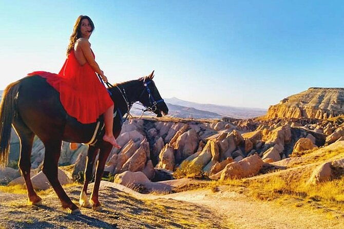 horse-riding-in-cappadocia-in-fairy-chimeys