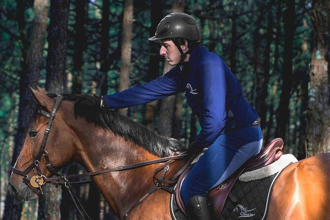horse-riding-in-the-countryside