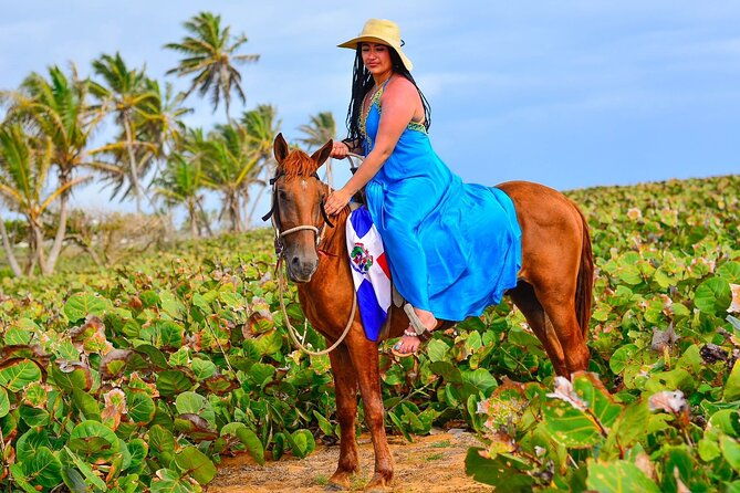 horse-riding-on-macao-beach