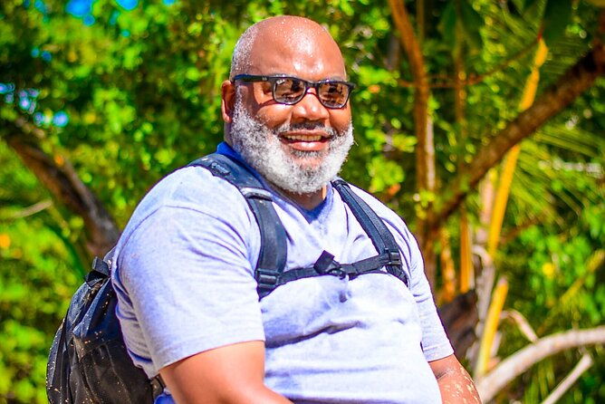 horse-riding-on-macao-beach