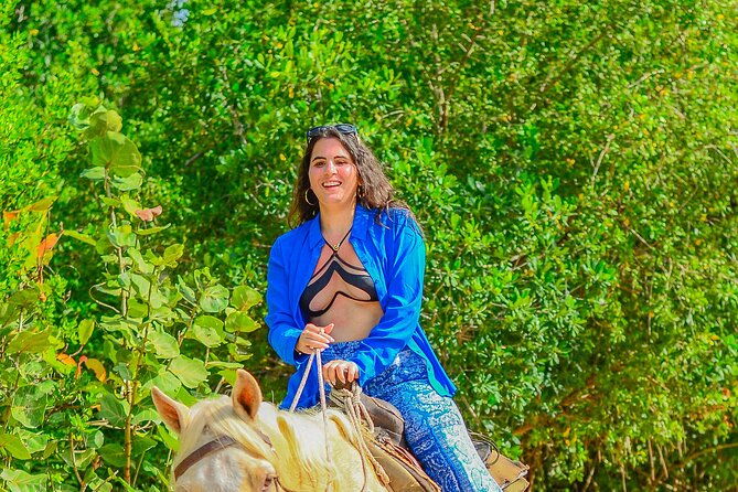 horse-riding-on-macao-beach