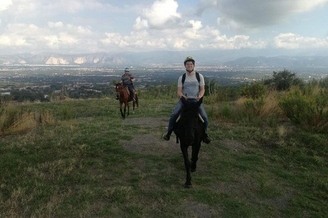 horse-riding-on-mount-vesuvius
