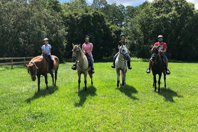 horseback-ride-on-scenic-lake-louisa-trails