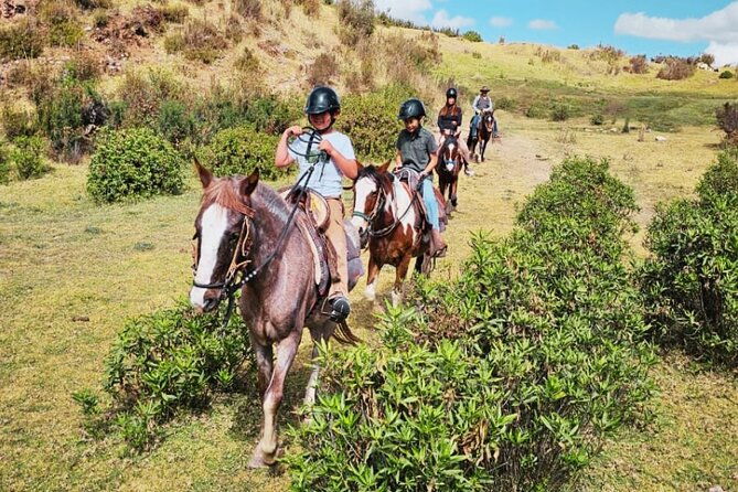 horseback-riding-around-sacsayhuaman-cusco