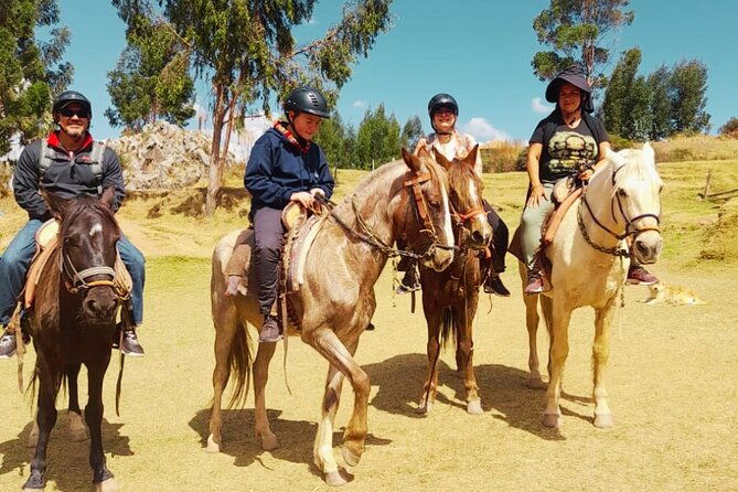 horseback-riding-around-sacsayhuaman-cusco