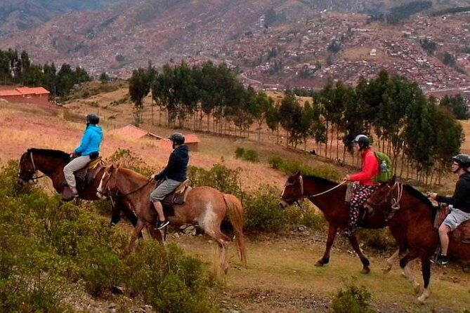 horseback-riding-around-sacsayhuaman-cusco