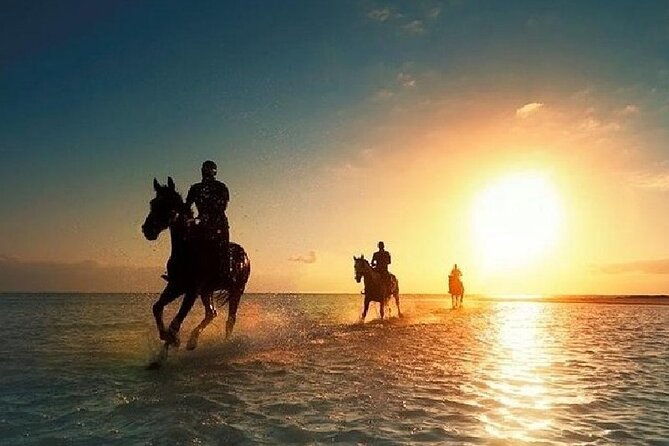 horseback-riding-at-macao-beach