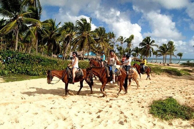 horseback-riding-at-macao-beach