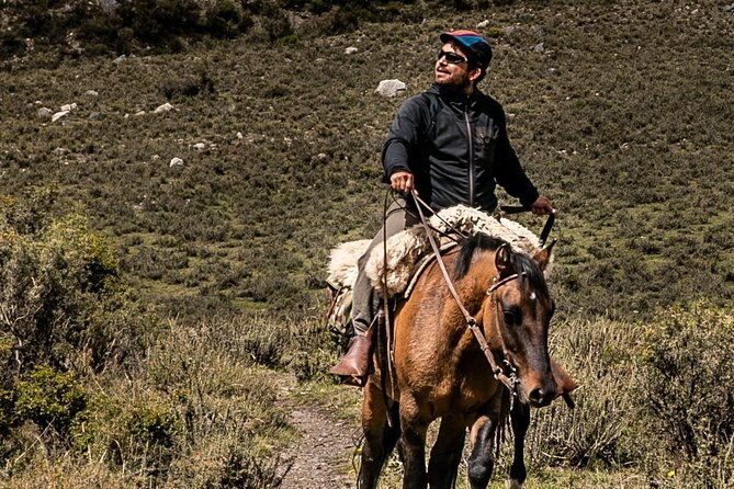 horseback-riding-at-sunset-in-the-andes
