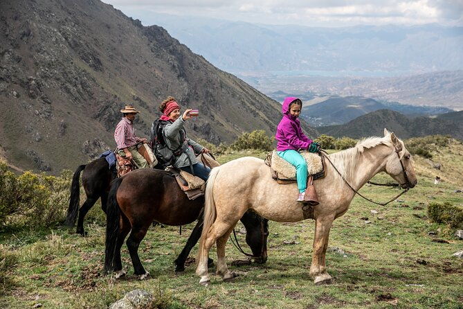 horseback-riding-at-sunset-in-the-andes