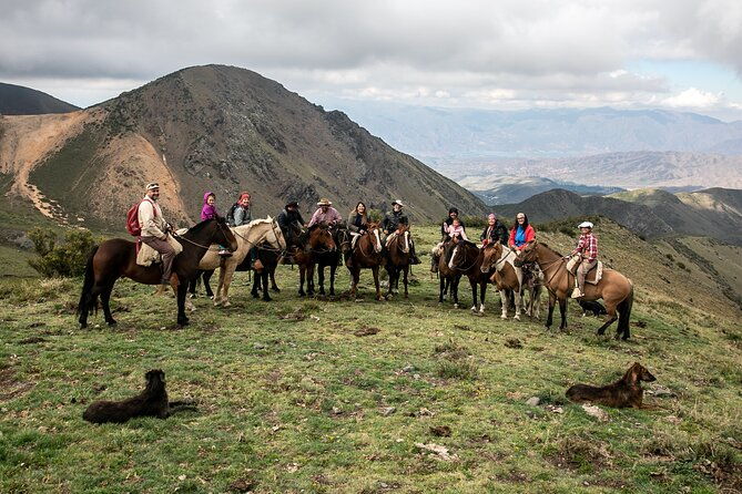 horseback-riding-at-sunset-in-the-andes
