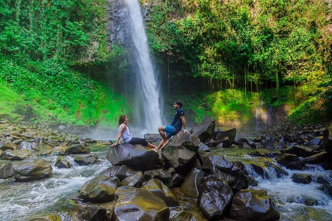 horseback-riding-at-volcano-foothills-la-fortuna-waterfall
