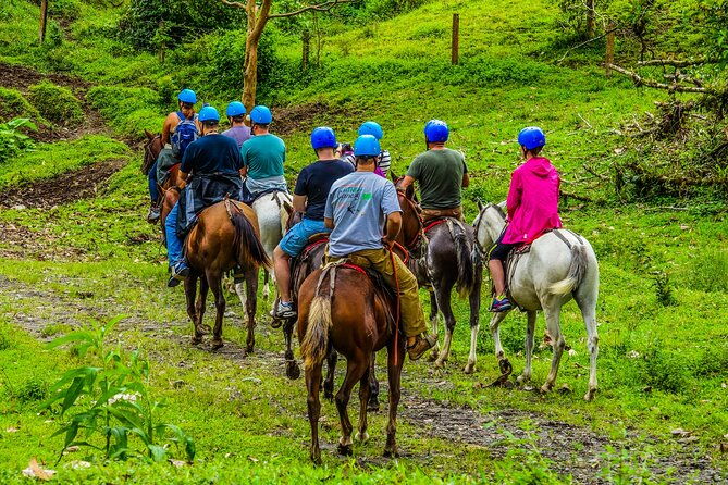 horseback-riding-at-volcano-foothills-la-fortuna-waterfall