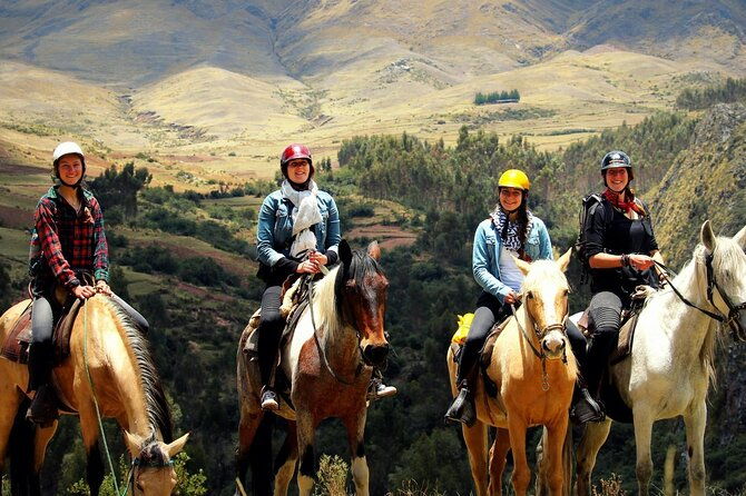 horseback-riding-in-miradores-del-valle-del-cusco-peru