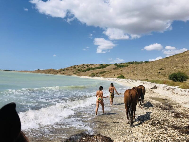 horseback-riding-in-the-beaches-of-sciacca