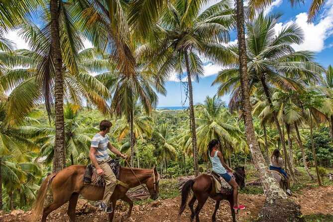 horseback-riding-in-the-dominican-jungle