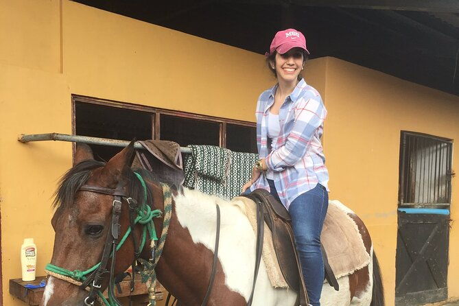 horseback-riding-in-the-jungle-near-panama-city
