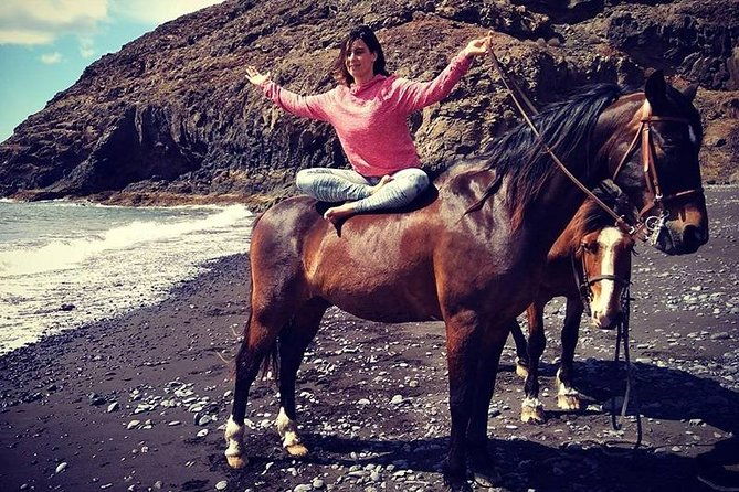horseback-riding-in-the-sunset-of-famara-beach-lanzarote-spain-2