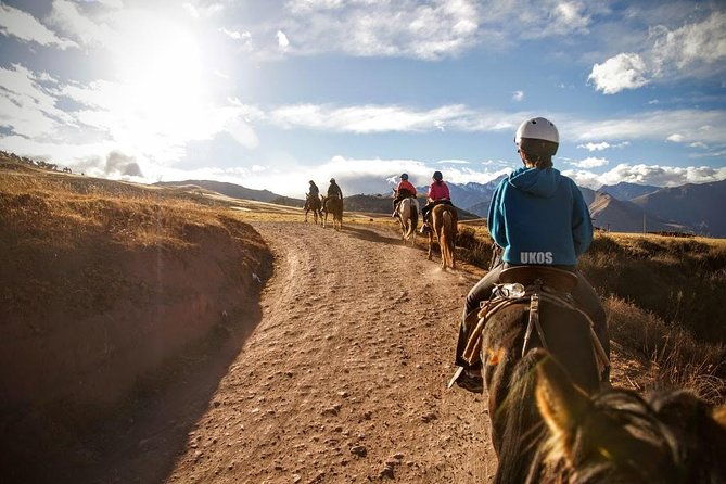 horseback-riding-maras-moray-huaynas-expeditions