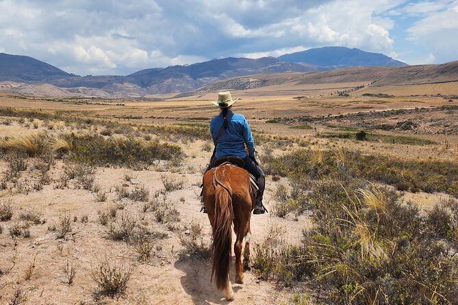horseback-riding-maras-moray-huaynas-expeditions