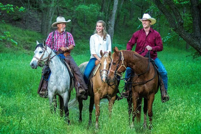 horseback-riding-on-scenic-texas-ranch-near-waco