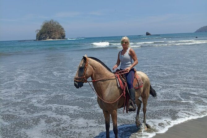 horseback-riding-on-the-beach-and-trails-2-hours